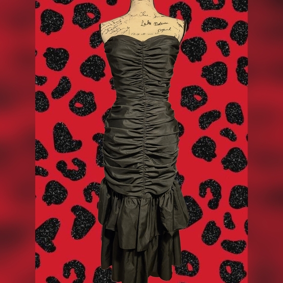 Union Made Vintage Black Strapless Sweetheart Ruched Gown - Picture 1 of 8